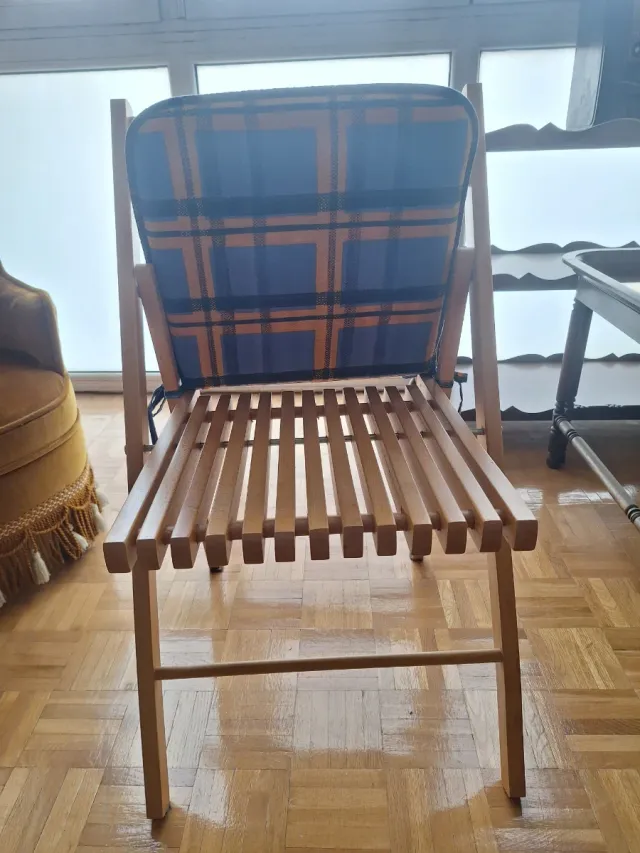 Silla de madera plegable con cojín
