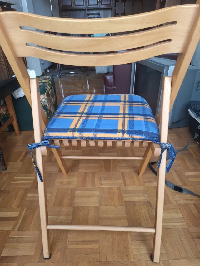 Silla de madera plegable con cojín