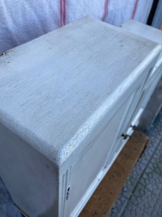 Mueble de baño antiguo de madera