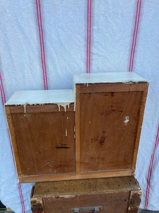 Mueble de baño antiguo de madera