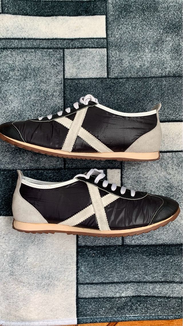 Zapatillas Munich Negras y Beige