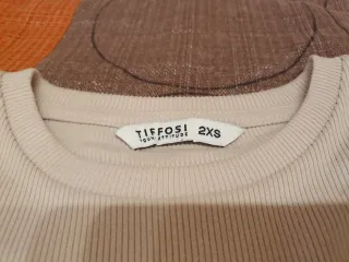 Top beige cruzado manga larga