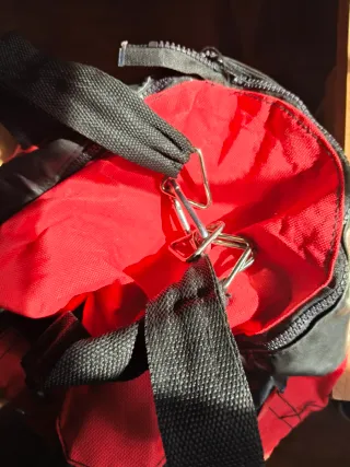 Saco de boxeo rojo y negro