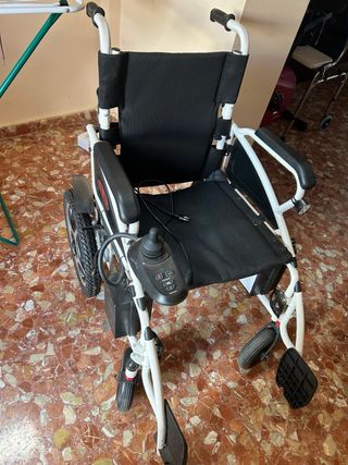 Silla de ruedas eléctrica plegable