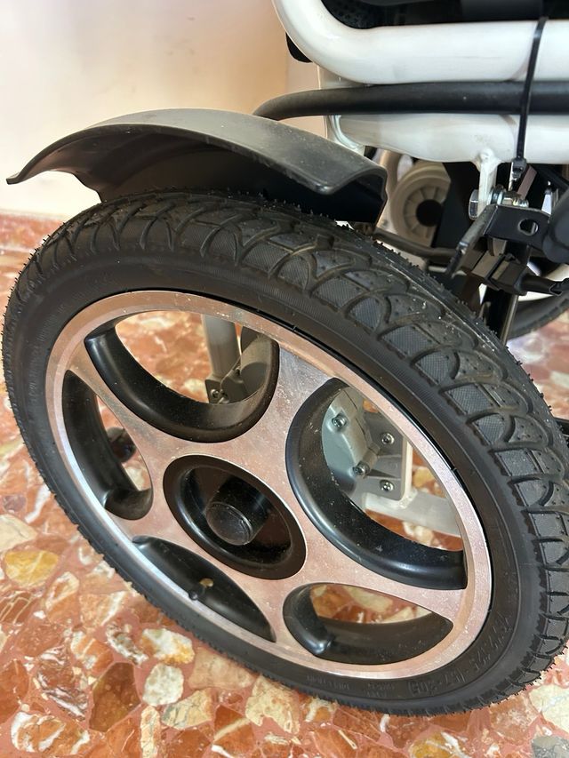 Silla de ruedas eléctrica plegable