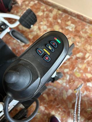 Silla de ruedas eléctrica plegable