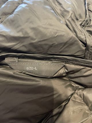 Abrigo acolchado largo con capucha