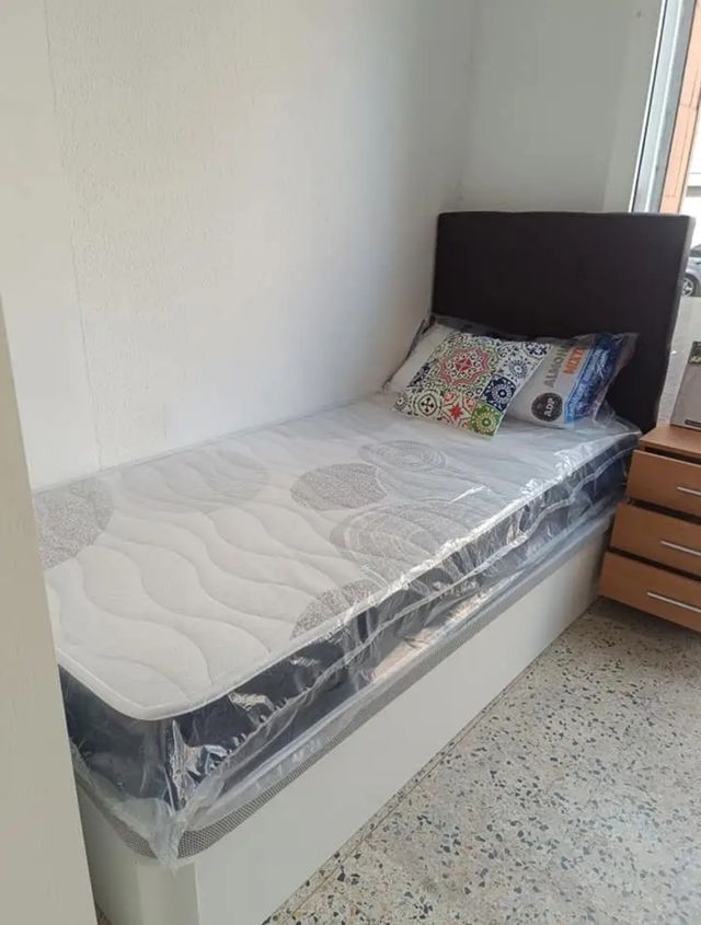 Camas canapes y colchones cabezales comodas mesita