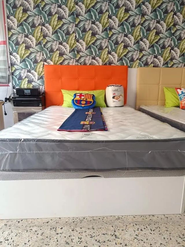 Camas canapes y colchones cabezales comodas mesita