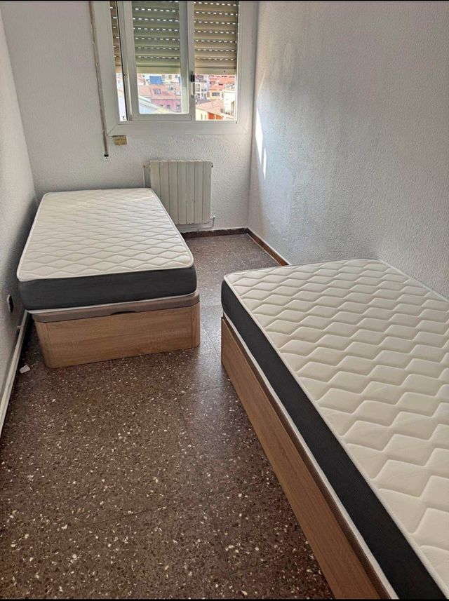 Camas canapes y colchones cabezales comodas mesita