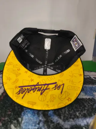 Gorra New Era Los Angeles Lakers Snapback +  pin