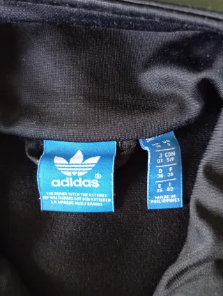 Chaqueta deportiva Adidas negra