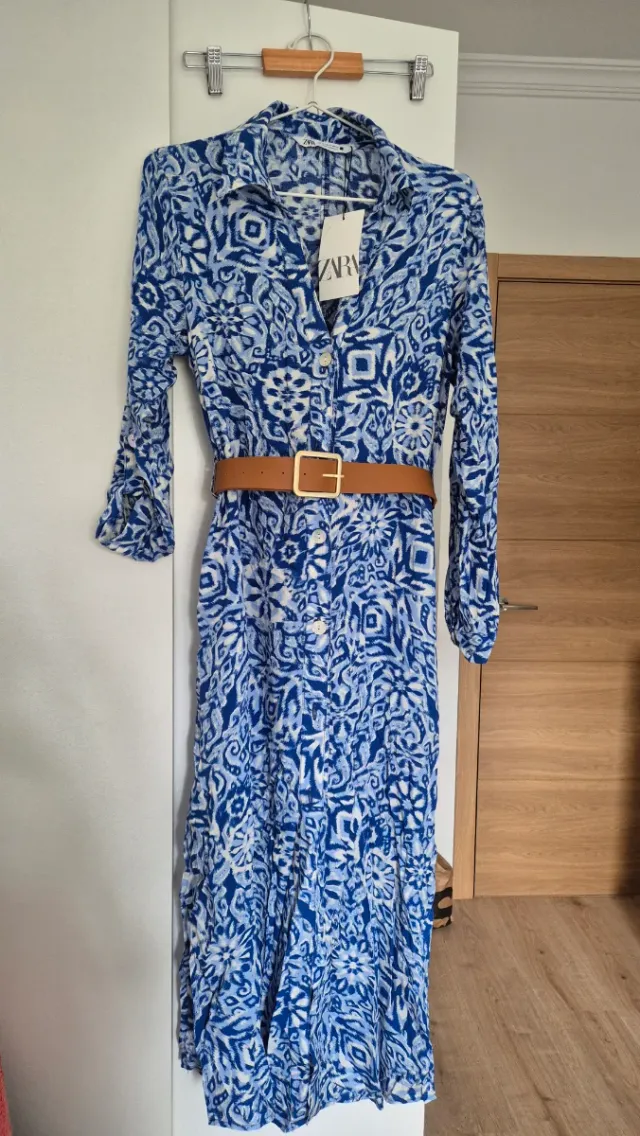 Vestido y cinturón nuevo con etiqueta Zara