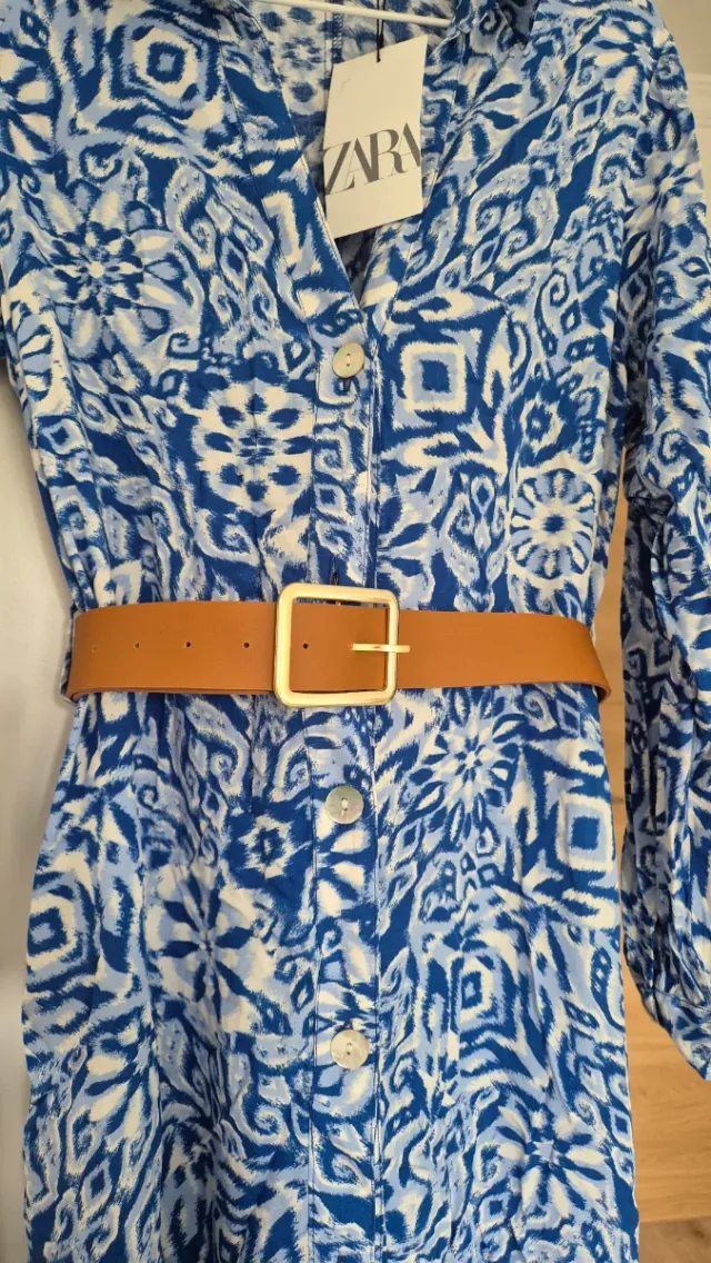 Vestido y cinturón nuevo con etiqueta Zara