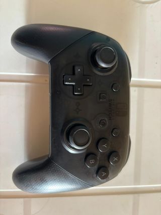 Nintendo Switch + FIFA 23 + Controller Pro
