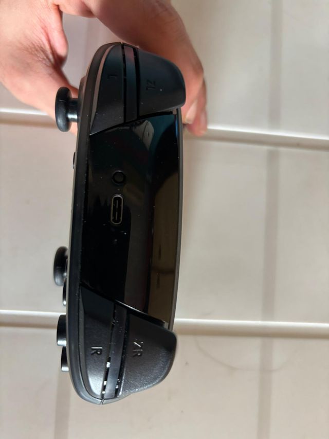 Nintendo Switch + FIFA 23 + Controller Pro