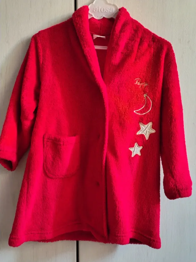 Bata infantil roja con estrellas