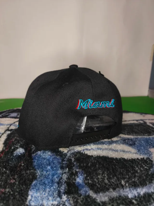 Gorra New Era Miami Marlins Negra + pin