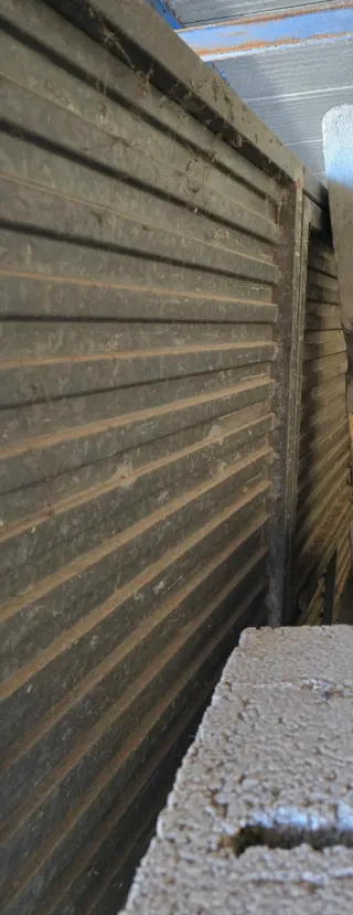 Puerta de terreno metálica