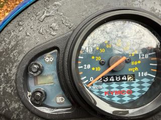 Moto 125cc azul por no usar