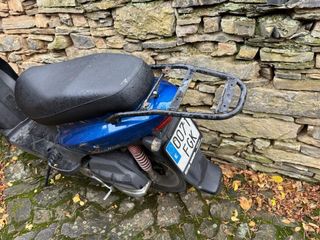 Moto 125cc azul por no usar