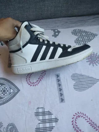 Zapatillas Adidas niño negras y blancas