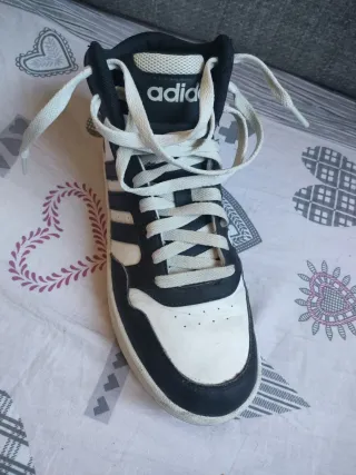 Zapatillas Adidas niño negras y blancas