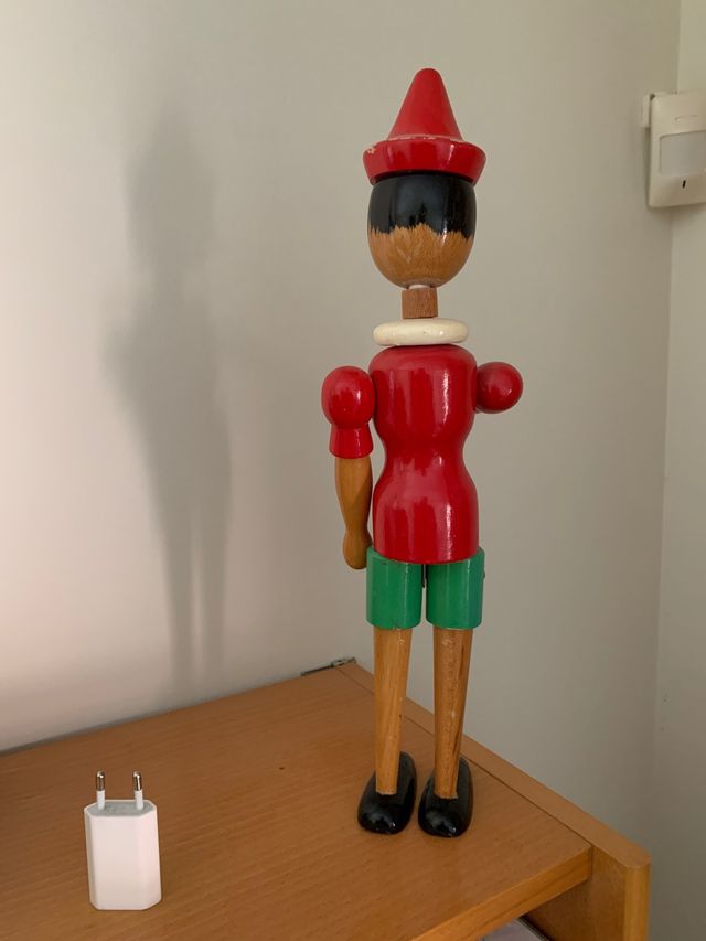 Estatua de Pinocho de Madera