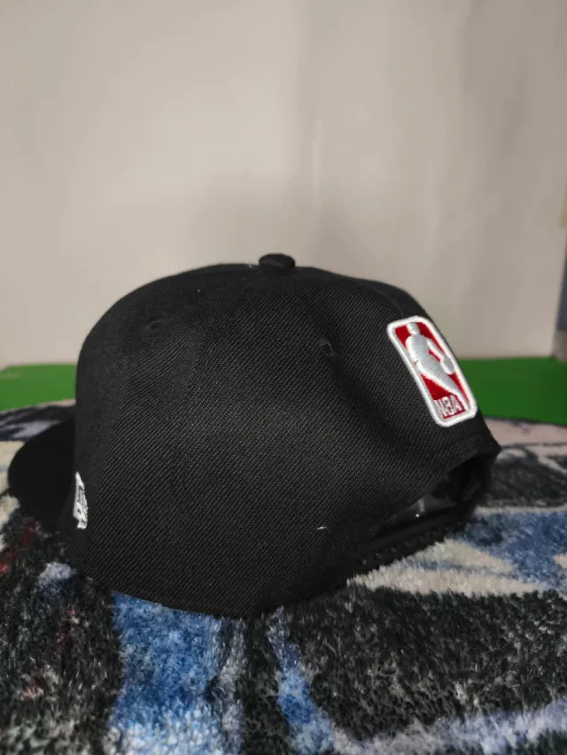 Gorra New Era Chicago Bulls Snapback Negra + pin
