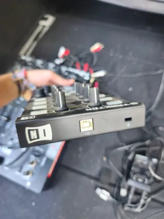 Mesa Mezclas Traktor 4 Canales + X1 + audio 2