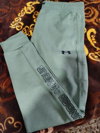 Pantalón Under Armour verde