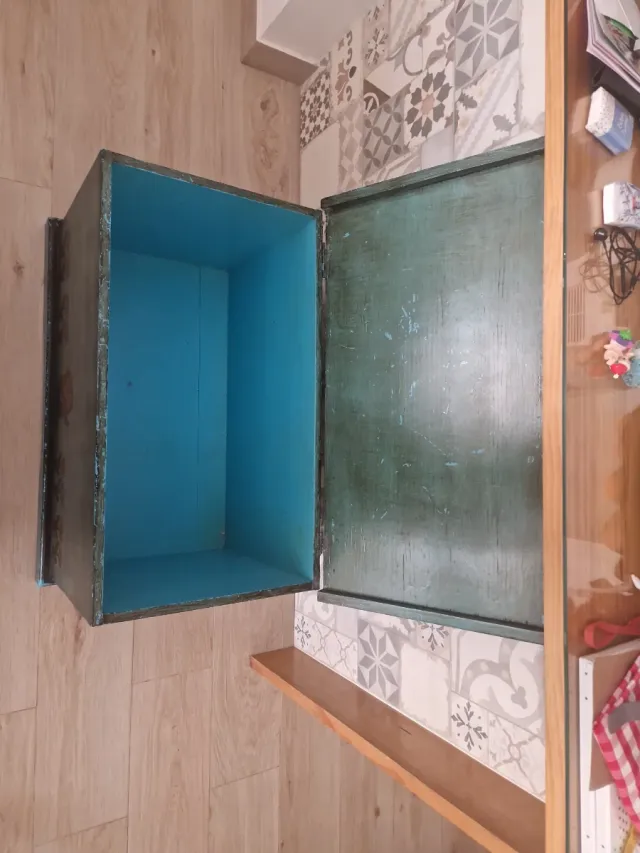 Baúl de madera decorado