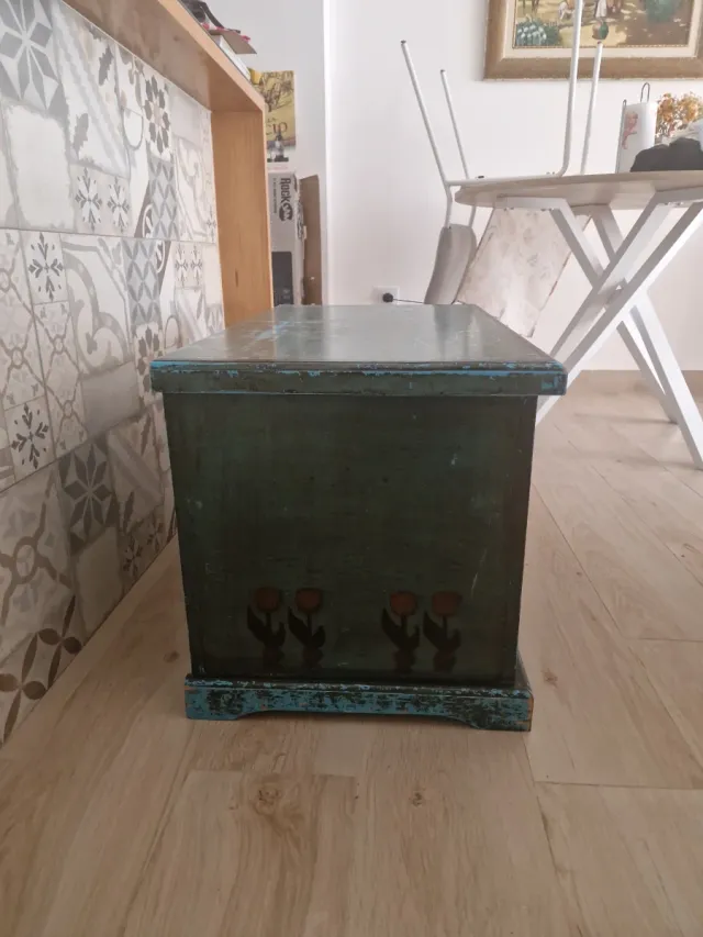 Baúl de madera decorado