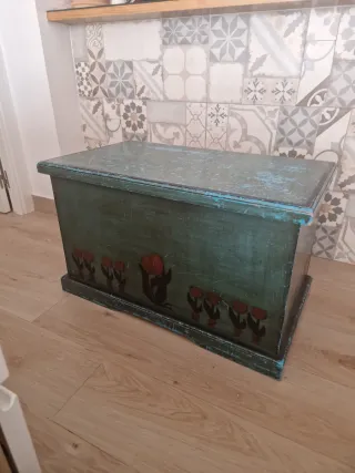 Baúl de madera decorado