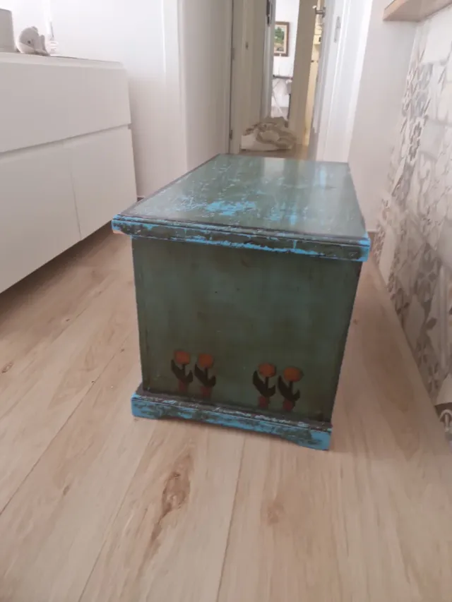 Baúl de madera decorado