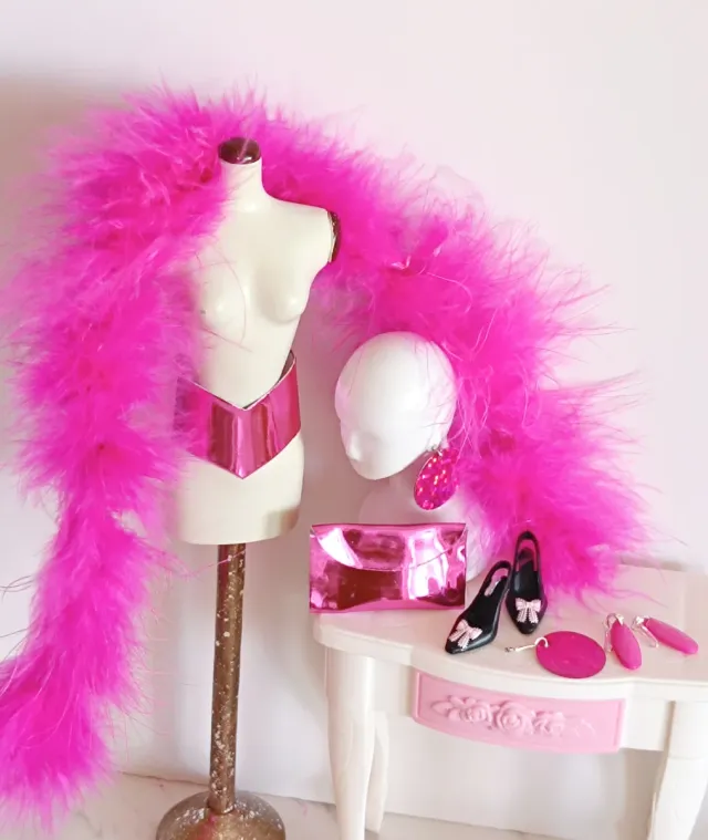 Accesorios Barbie Fucsia: Plumas, Zapatos y Bolso