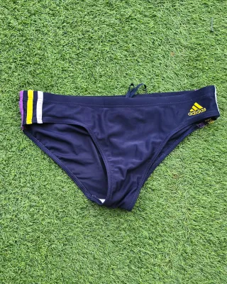 Bañador Adidas slip azul marino y rayas de colores