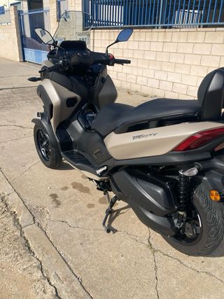 Yamaha Tricity 300   28 CV apta para carne B