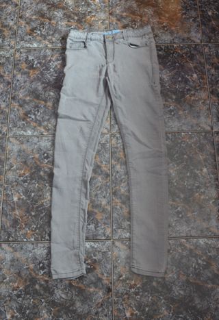 Pantalón skinny gris elástico