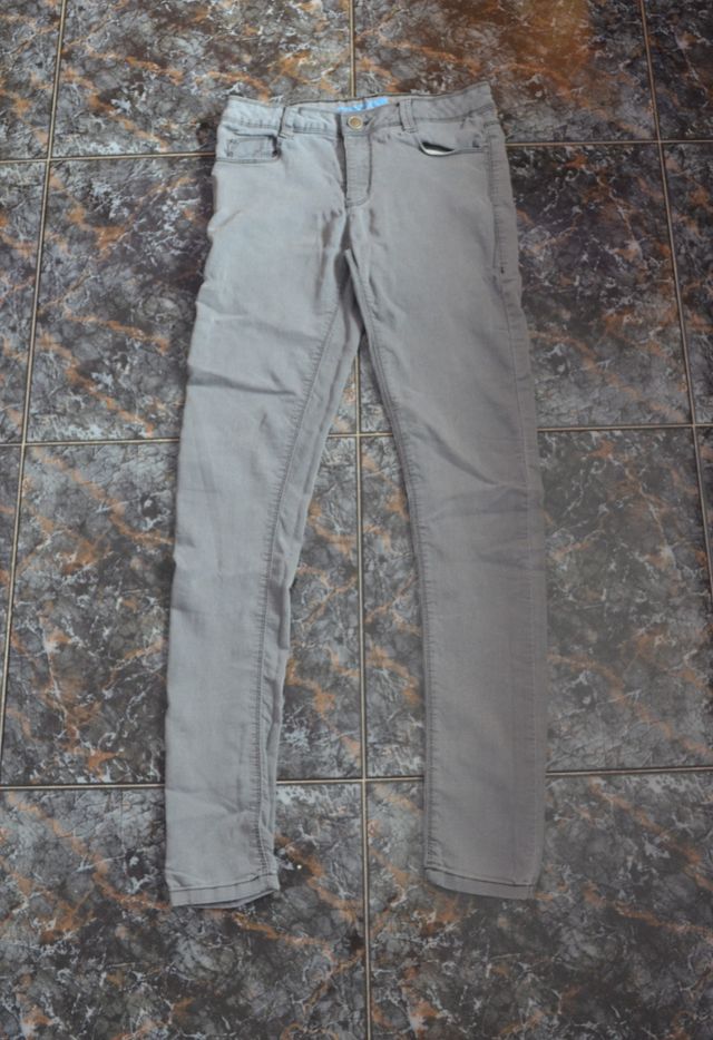 Pantalón skinny gris elástico