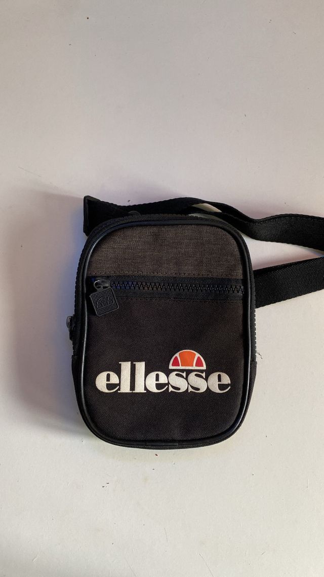 Riñonera Ellesse Negra y Gris