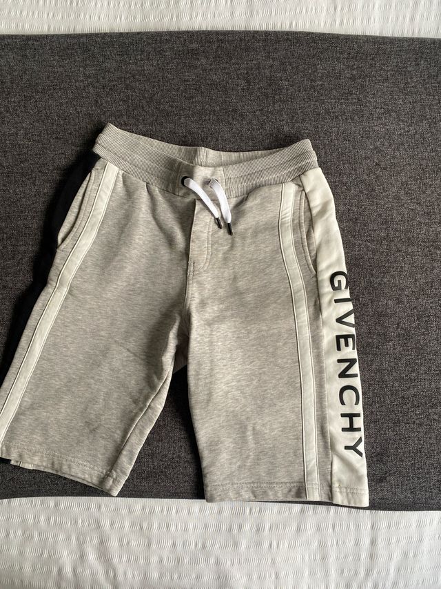 Pantalón Corto Givenchy Gris