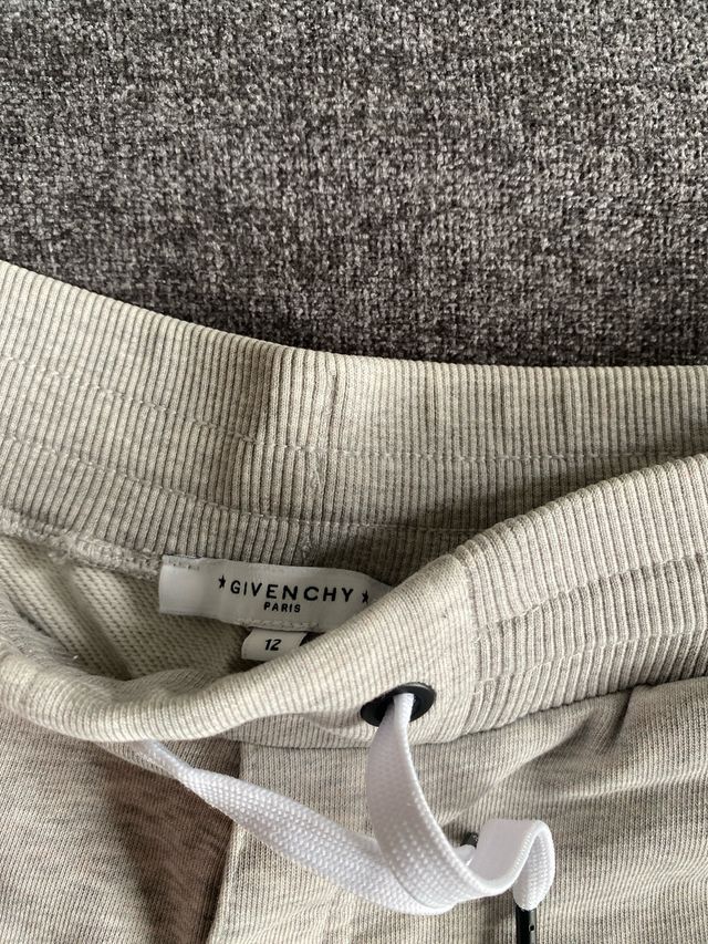Pantalón Corto Givenchy Gris