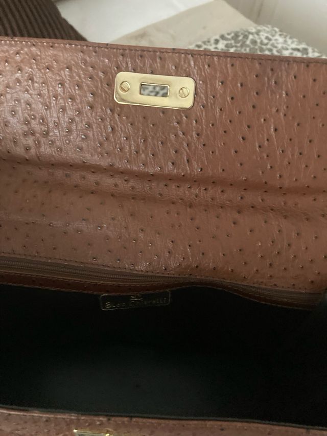 Bolso de piel marrón impecable