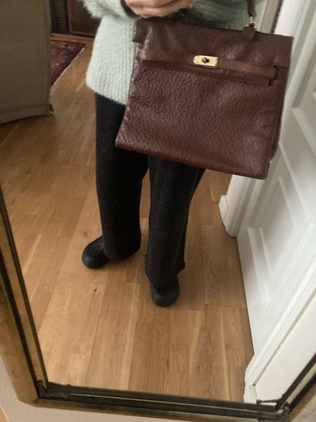 Bolso de piel marrón impecable