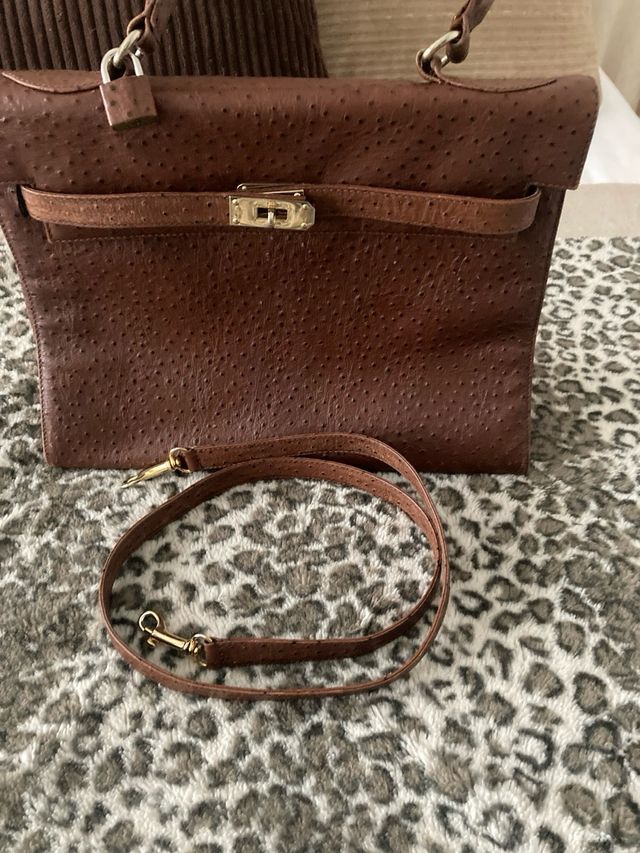 Bolso de piel marrón impecable