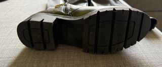 Bota alta mujer negra