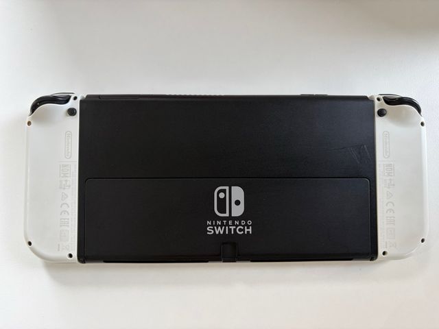 Nintendo Switch OLED + 2 Juegos Pokémon