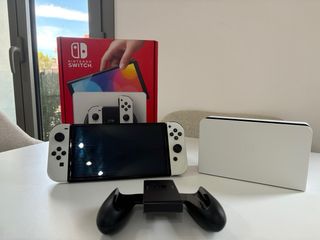 Nintendo Switch OLED + 2 Juegos Pokémon