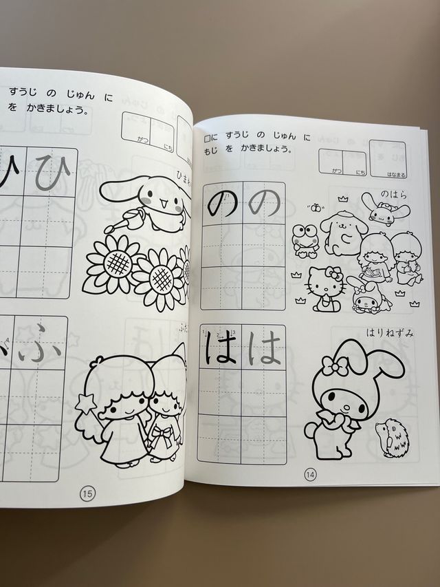 Workbook Hiragana Sanrio Characters Japón